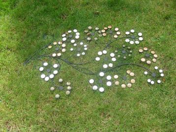 Leuke wanddecoratie van metaal met hard materiaal. beschikbaar voor biedingen