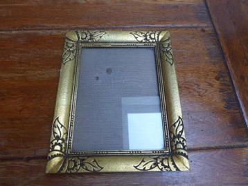 Antieke houten fotolijst beschikbaar voor biedingen