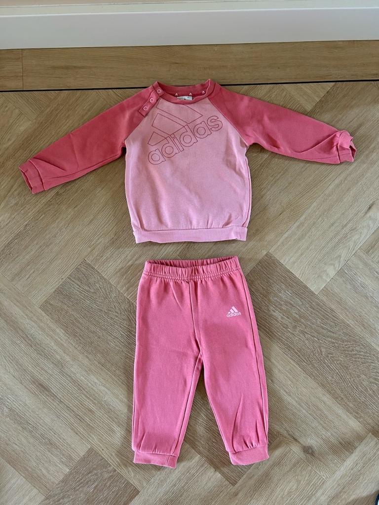 Roze set van Adidas, trainingspak, broek sweater, maat 86, Kinderen en Baby's, Babykleding | Maat 86, Adidas, Meisje, Ophalen of Verzenden