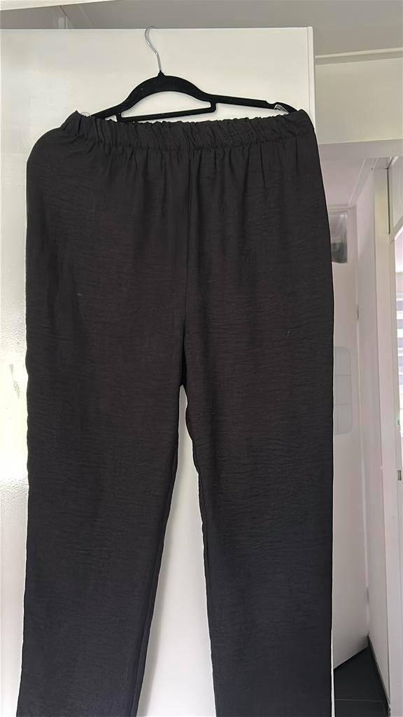 Zwarte broek – Belemirmoda – maat 40, Kleding | Dames, Broeken en Pantalons, Zo goed als nieuw, Maat 38/40 (M), Zwart, Lang, Verzenden