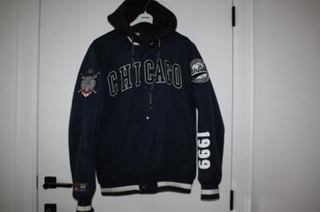 Mooie blauwe jas met opdruk ‘Chicago’, maat S beschikbaar voor biedingen