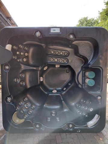 Jacuzzi beschikbaar voor biedingen