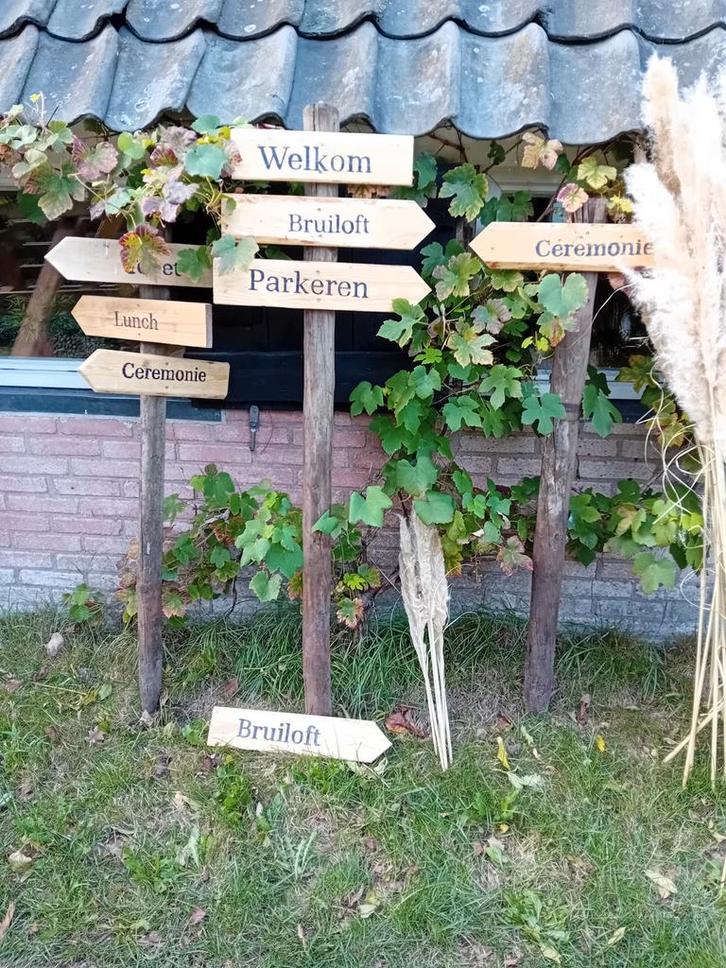 Bruiloft Wegwijzers + Pluimen - Slechts 1x Gebruikt!, Tuin en Terras, Tuinstekers, Zo goed als nieuw, Ophalen