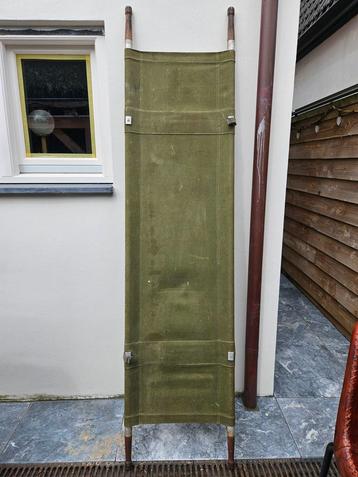 Legerbrancard uit 1955. In nieuwstaat.  beschikbaar voor biedingen