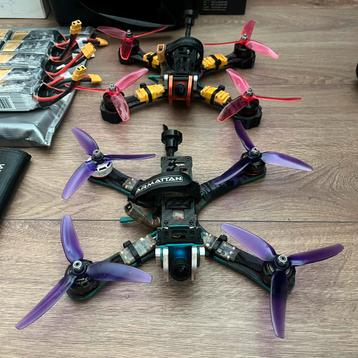 3 Armattan Chameleon 4S drones + veel onderdelen beschikbaar voor biedingen