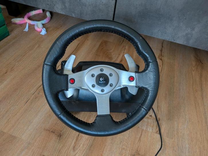 Logitech G25 raceset (stuur, pedalen en schakelbak), Spelcomputers en Games, Spelcomputers | Overige Accessoires, Zo goed als nieuw