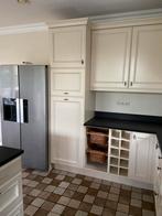 Luxe Crème hoekkeuken met Falcon oven en American fridge, Huis en Inrichting, Keuken | Complete keukens, Ophalen, Hoekkeuken, Graniet of Steen