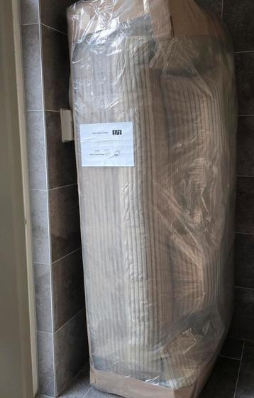 Te koop NIEUWE 3 zits bank NOG IN DE VERPAKKING.
 beschikbaar voor biedingen