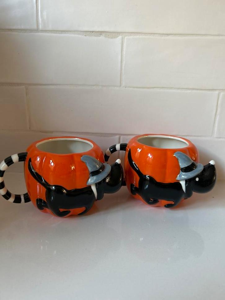 2 Halloween Mokken - Takkie HEMA, Huis en Inrichting, Keuken | Servies, Zo goed als nieuw, Kop(pen) en/of Schotel(s), Overige stijlen