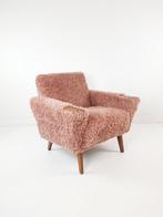 Vintage roze fauteuil | Deens model teak houten armleggers, Modern vintage, Hout, ., Minder dan 75 cm