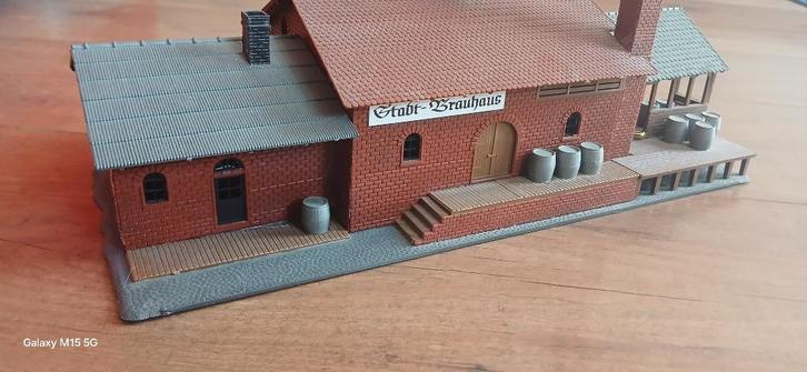 Gebruikt Pola 806 H0 – Stadtbrauhaus met laadperron, Hobby en Vrije tijd, Modeltreinen | H0, Gebruikt, Brug, Tunnel of Gebouw