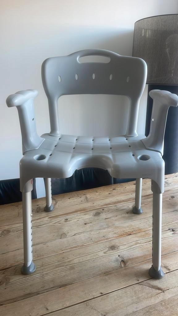 Nieuw!! Etac douchestoel met zeepbakje grijs, Diversen, Verpleegmiddelen, Nieuw, Ophalen