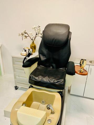 Massage-pedicurestoel met whirlpool & nieuwe leren bekleding beschikbaar voor biedingen