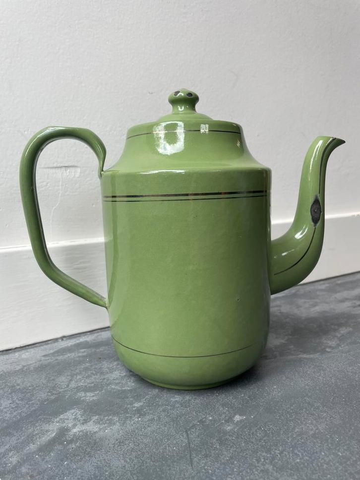 Vintage groene metalen theepot – retro, met gebruikssporen, Antiek en Kunst, Antiek | Emaille, Ophalen