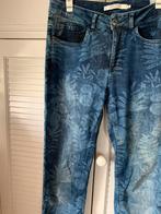Articles gebloemde spijkerbroek maat 38 zgan, Blauw, Ophalen of Verzenden, Zo goed als nieuw, W30 - W32 (confectie 38/40)