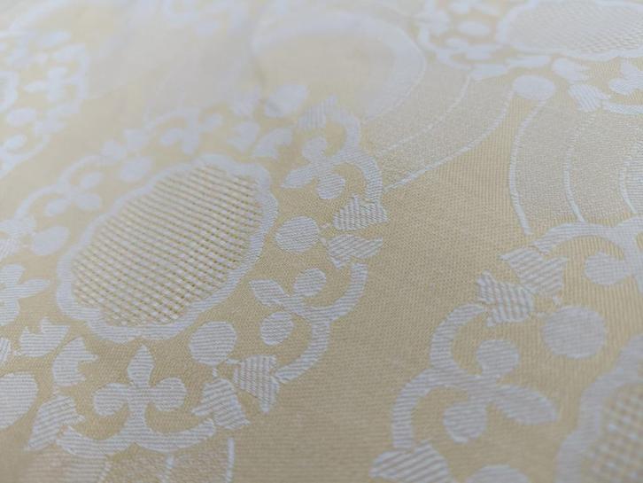 Lap stof geel damast 1.40 x 1.12 mtr (WS4), Hobby en Vrije tijd, Stoffen en Lappen, Nieuw, Katoen, 120 cm of meer, 30 tot 200 cm