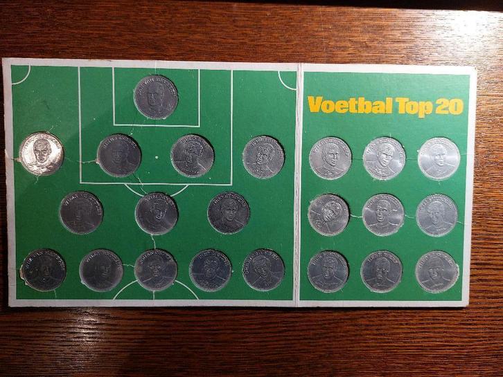 22 Voetbal munten 1970 met o.a. Cruijff, van Hanegem, Keizer, Verzamelen, Sportartikelen en Voetbal, Gebruikt, Overige typen, Overige binnenlandse clubs