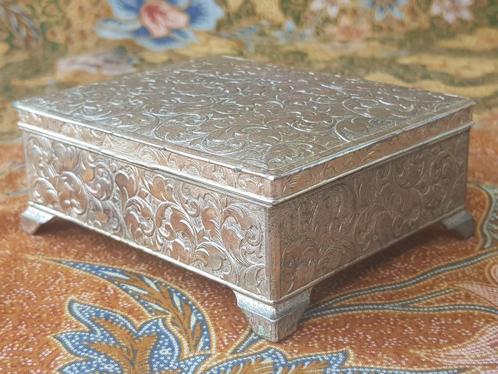 Mooi oud silverplate doosje of kistje uit Engeland 10,4 cm., Antiek en Kunst, Antiek | Woonaccessoires, Ophalen of Verzenden