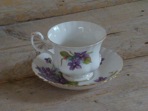 1x Kop-en-schotel, Royal Albert, PURPLE VIOLET, Heren, gaaf, Antiek en Kunst, Antiek | Servies los, Ophalen of Verzenden
