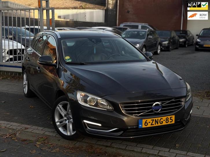 Volvo V60 2.4 D6 AWD Plug-In Hybrid Summum | Trekhaak | Xeno, Auto's, Volvo, Bedrijf, Te koop, V60, 4x4, ABS, Airbags, Airconditioning