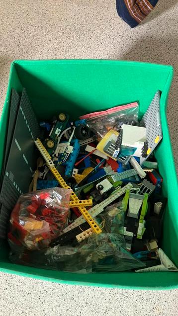 Heel veel lego incl veel technisch lego.  beschikbaar voor biedingen