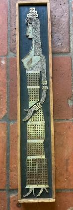 Wand plaquette spijkerbeeld baklijst 67x12x4 cm. handgemaakt, Antiek en Kunst, Verzenden