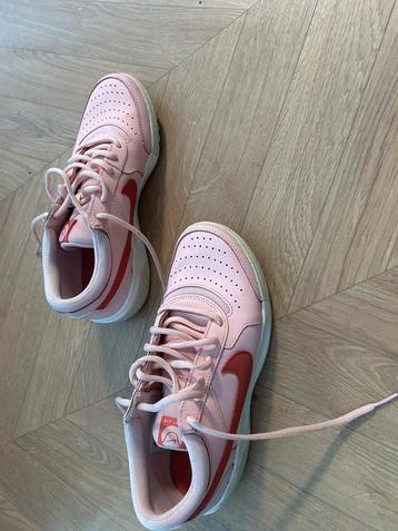 Roze nike dames sneakers maat 39 beschikbaar voor biedingen