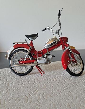 Tomos schaal 1:10 beschikbaar voor biedingen