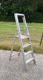 Stevige Altrex Bordes trap 4 treden voor huis en/of werk., Doe-het-zelf en Verbouw, Ladders en Trappen, Ophalen, Gebruikt, Minder dan 2 meter