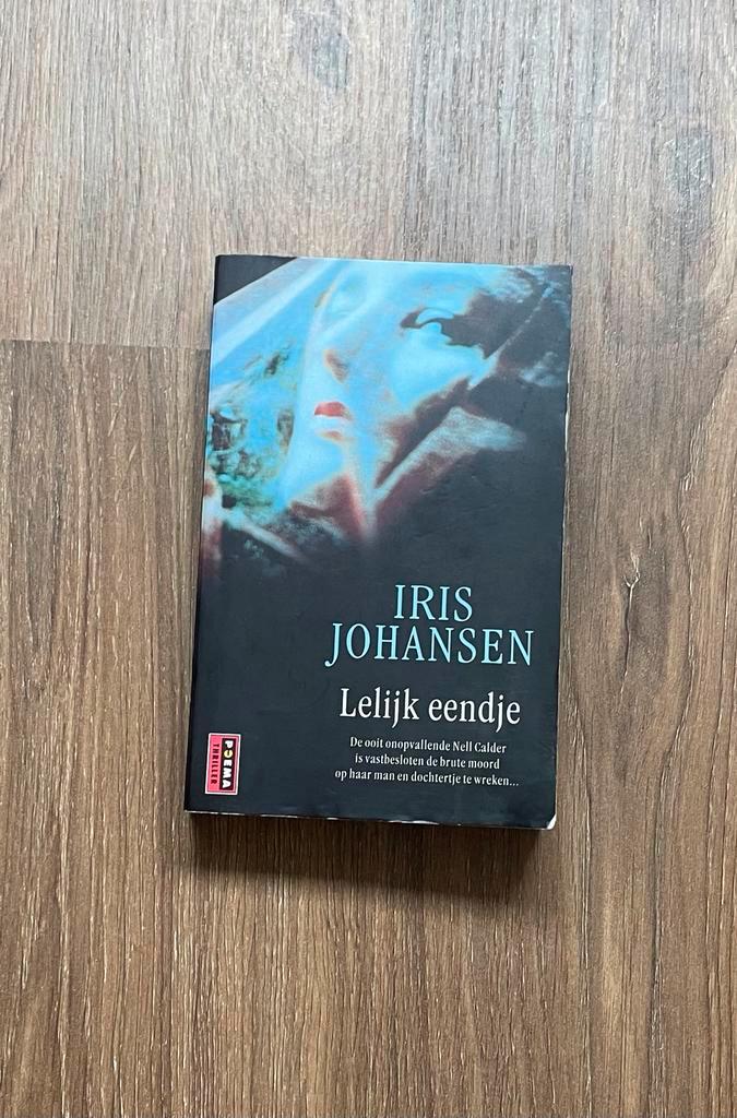 Lelijk Eendje - Iris Johansen thriller, Boeken, Thrillers, Zo goed als nieuw, Nederland, Ophalen of Verzenden