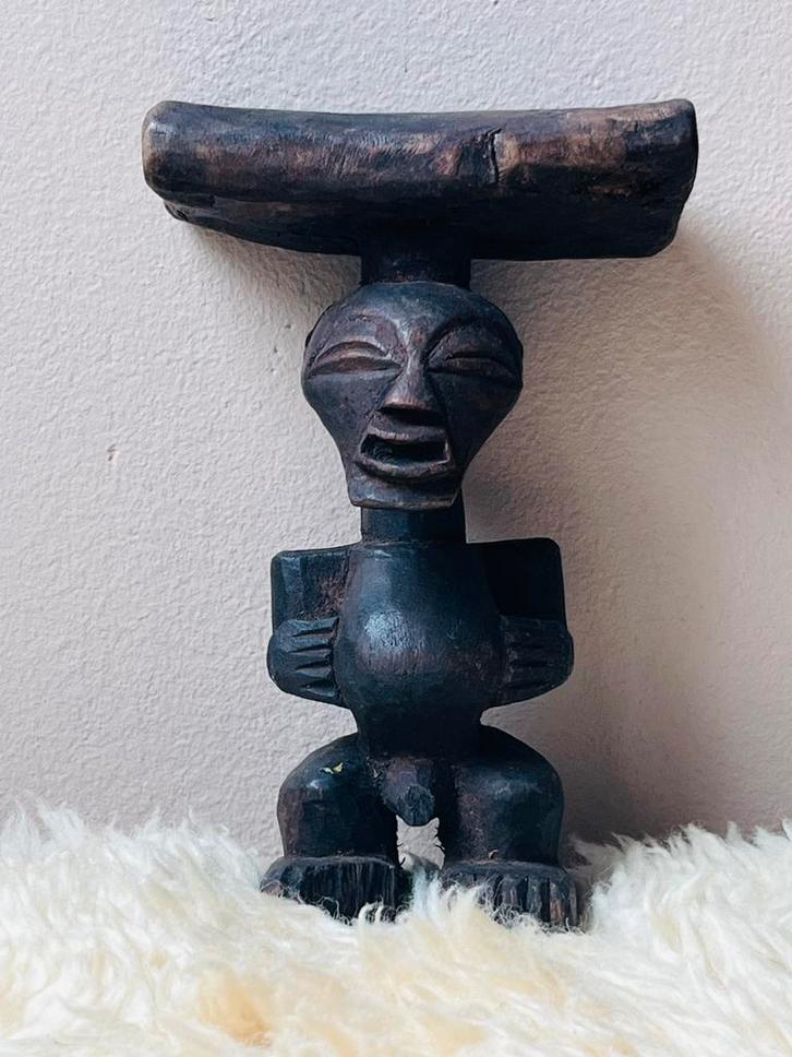 Songye Hoofdsteun met Figuur Congo, Antiek en Kunst, Kunst | Niet-Westerse kunst, Ophalen of Verzenden