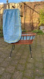 Vintage rotan poppenwieg, jaren 70, Ophalen, Zo goed als nieuw, Babypop