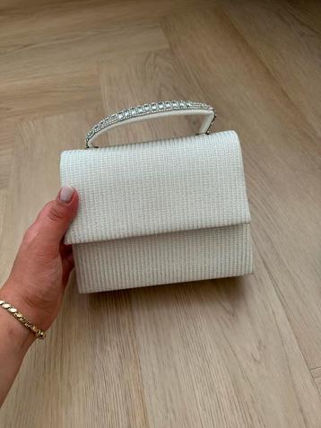 Tasje kleur licht beige beschikbaar voor biedingen