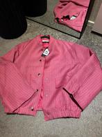 Roze Tess V bomber jacket met gouden knopen, Kleding | Dames, Nieuw, Ophalen of Verzenden, Jasje, Roze