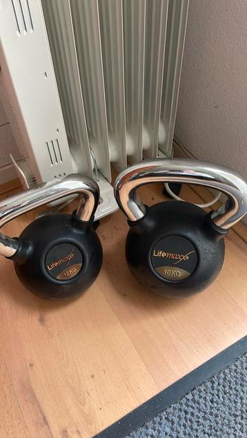 Dumbell 12 en 16 kg beschikbaar voor biedingen