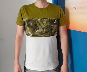 Uniek khaki gras groen/half wit shirt L met print blaadjes beschikbaar voor biedingen