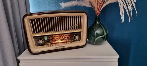 Telefunken Gavotte 8   optie Bluetooth, Antiek en Kunst, Antiek | Tv's en Audio, Ophalen of Verzenden
