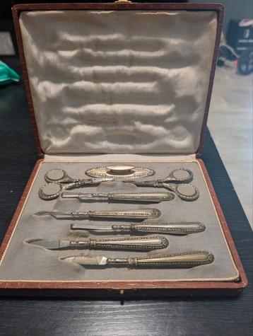 Antiek Manicure Set in Originele Doos beschikbaar voor biedingen