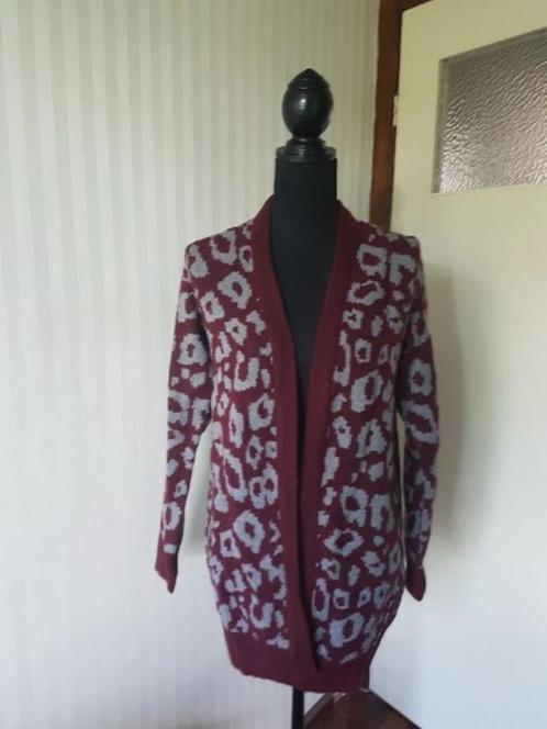 Nieuw! Mooi warm aubergine vest met grijze panter print M 38, Kleding | Dames, Truien en Vesten, Nieuw, Maat 38/40 (M), Rood, Verzenden