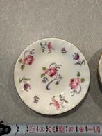 Twee vintage bloemen schoteltjes, Ophalen of Verzenden