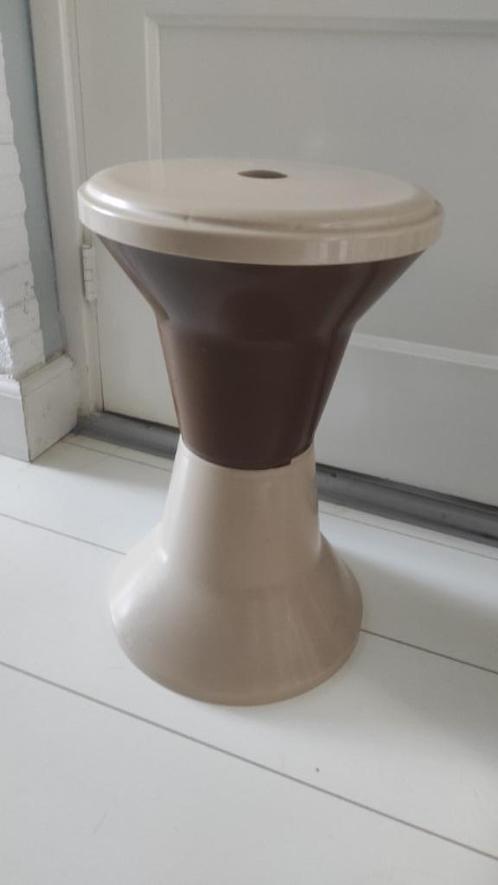 Vintage kruk tamtam jaren 70 bruin beige, Huis en Inrichting, Krukjes, Gebruikt, Kunststof, Ophalen of Verzenden