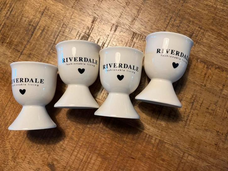 Riverdale eierdopjes 4 stuks, Huis en Inrichting, Keuken | Servies, Zo goed als nieuw, Overige typen, Overige stijlen, Ophalen of Verzenden