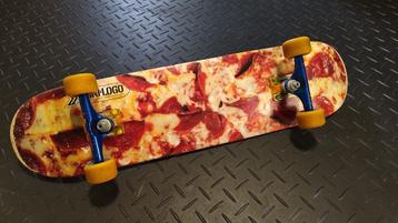 MINI LOGO SMALL BOMB SKATEBOARD 126 PIZZA - 7.625 X 31. beschikbaar voor biedingen