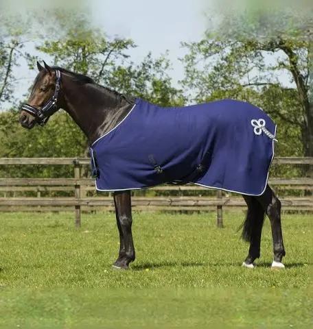 Qhp fleece deken met ornament 195 navy nieuw, Dieren en Toebehoren, Paarden en Pony's | Dekens en Dekjes, Zo goed als nieuw, Ophalen of Verzenden