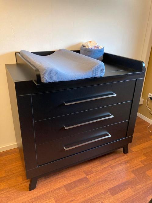 Hele nette zwarte commode Miami Black, Kinderen en Baby's, Kinderkamer | Commodes en Kasten, Zo goed als nieuw, 90 tot 105 cm