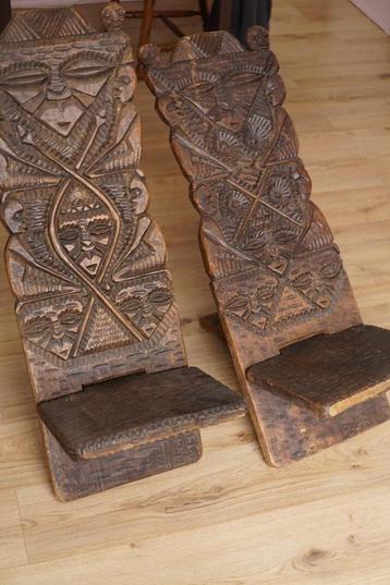 2 Afrika handwerk hardhout stoelen beschikbaar voor biedingen