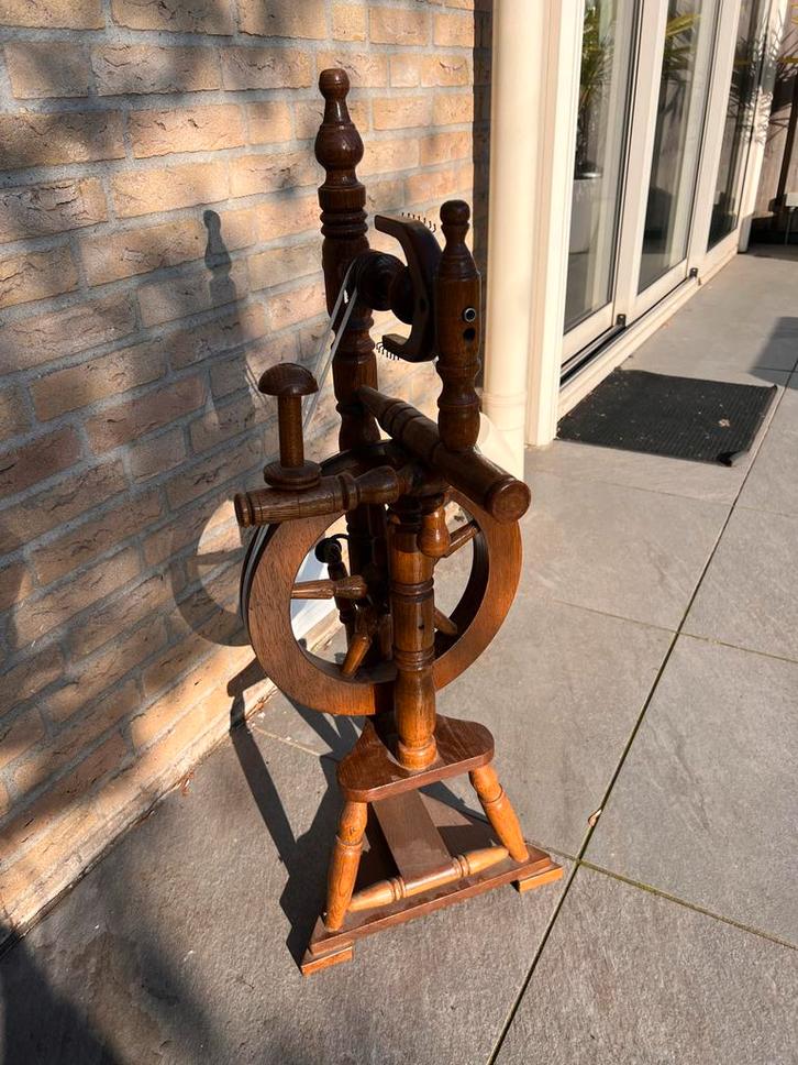 Antiek Servisch Spinnenwiel/spinnewiel - Eikenhout, Antiek en Kunst, Antiek | Emaille, Ophalen of Verzenden