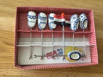 Blond Amsterdam snackprikkers Delfs blauw beschikbaar voor biedingen