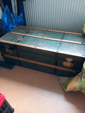 Oude vintage reiskist / reiskoffer beschikbaar voor biedingen