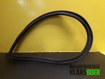 Motorkaprubber van een Volkswagen Golf beschikbaar voor biedingen